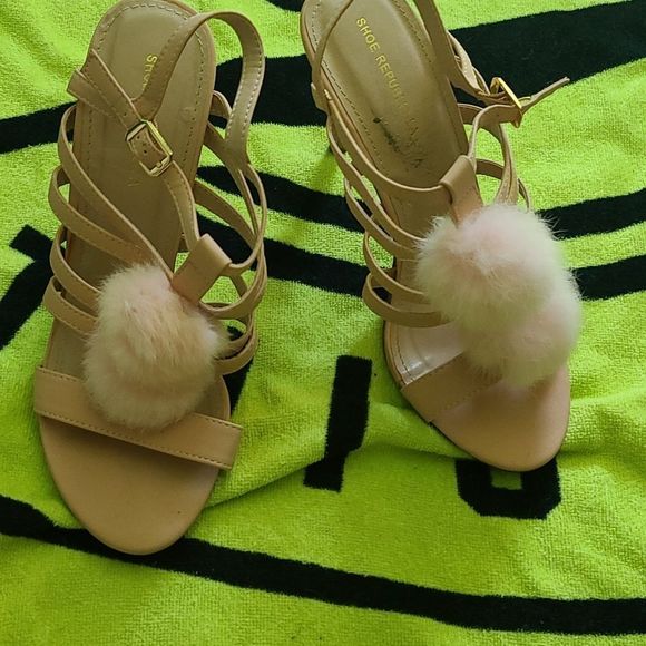 pink heels! - Picture 2 of 2